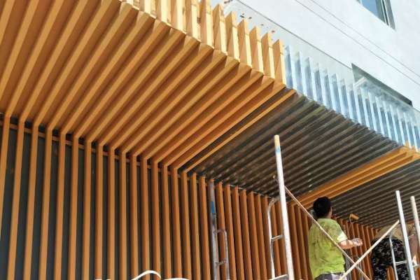 安徽合肥蜀山區創新大道路歌大廈鍍鋅方管仿木