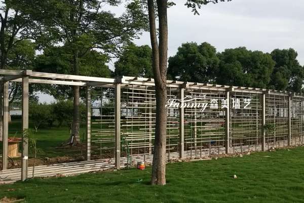蘇州市工業(yè)園區(qū)金雞谷風景區(qū)不銹鋼廊架木紋漆
