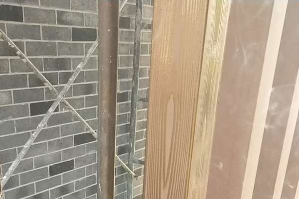 浙江義烏市赤岸鎮神壇村鍍鋅方管木紋漆施工項