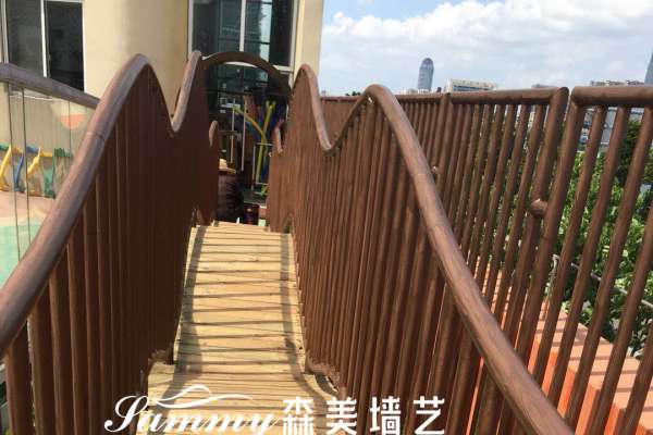 江蘇蘇州高新區(qū)成大幼兒園鋼構(gòu)護欄木紋漆項目