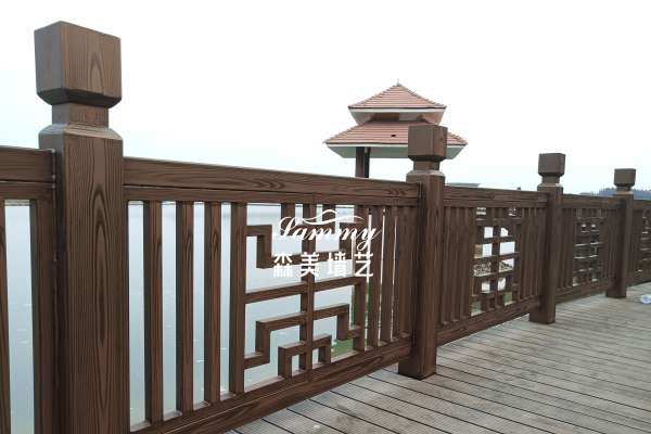 海南儋州?；◢u1號島鍍鋅管護欄仿木紋漆案例