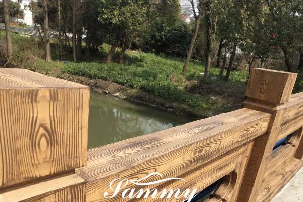 上海嘉定區馬陸葡萄主題公園混凝土護欄仿木紋
