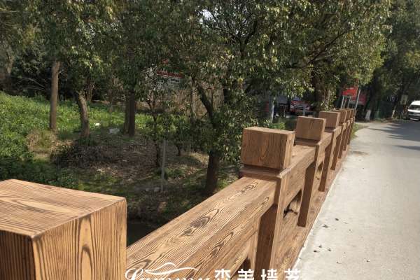 上海嘉定區馬陸葡萄主題公園水泥護欄木紋漆項