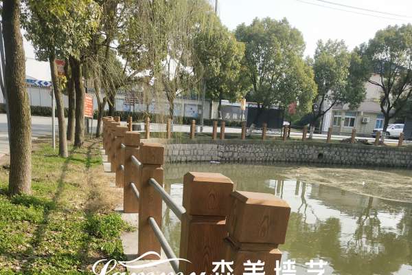 上海嘉定區馬陸葡萄主題公園水泥護欄木紋漆項