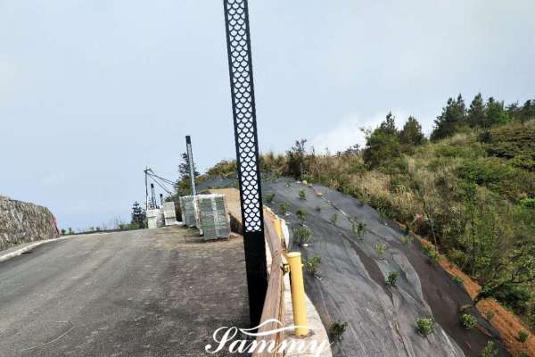 武隆白馬山旅游景區野奢茶莊波形護欄仿木紋漆